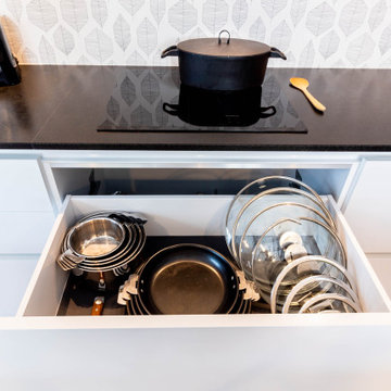 Cuisine semi fermée avec baie atelier