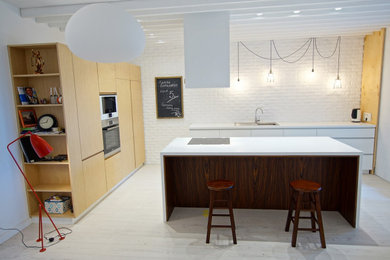 Свежая идея для дизайна: кухня - отличное фото интерьера