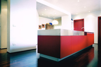 Inspiration for a contemporary kitchen remodel in Bologna