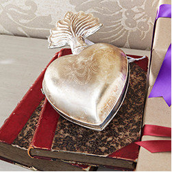 Sacred Heart Container - New - Holiday Decorations