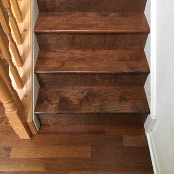 Nature Pacific Mahogany "Cornsilk" with complementary treads