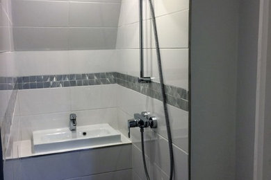 Inspiration for a contemporary bathroom in Montpellier.