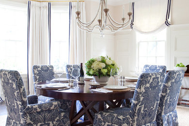 Dining room - traditional dining room idea in Toronto