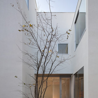 他の地域のモダンスタイルのおしゃれな中庭のテラス (砂利舗装) の写真