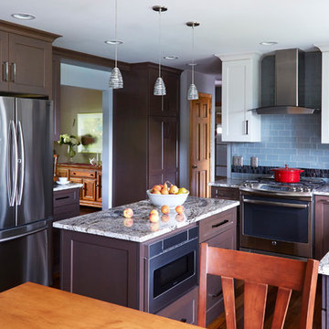 Contemporary Hubertus Kitchen