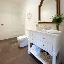 LINDSEY Guest Bath