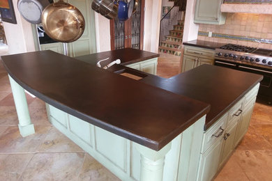 Kitchen - transitional kitchen idea in Austin