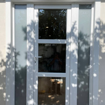 Manux 8555 with frosted sidelights