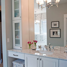 girls bath--simple wall hangings