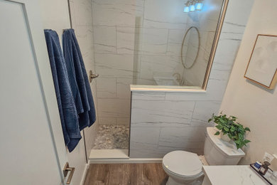 Minimalist bathroom photo in Hawaii