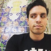 Adam DeMellos foto