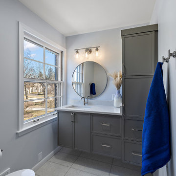 Showplace EVO Aria Kid’s Bathroom in Dovetail
