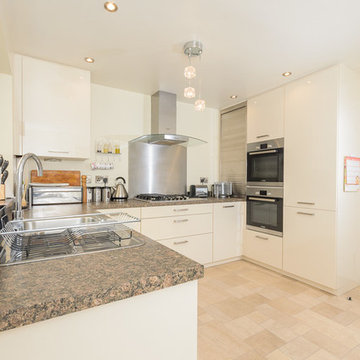 Neutral colours and chic design features, a modern twist to a classic kitchen