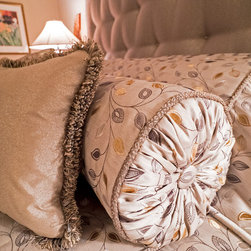 Master Bedroom Custom Bedding - Bed Pillows