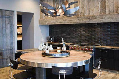 Trendy dining room photo