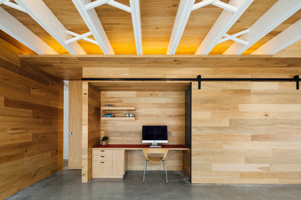 Contemporary Home Office by Forest and Wood Products Australia Ltd