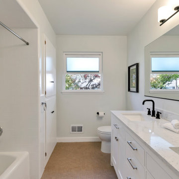 2592 Marineview