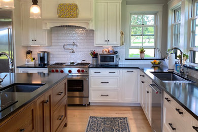 Inspiration for a country kitchen remodel in New York