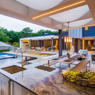 ニューヨークの大きい長方形コンテンポラリースタイルのおしゃれなプール (噴水) の写真