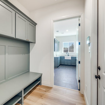 Spanish: 3,430 ft², 4 BR/3.5 BA/1 ST