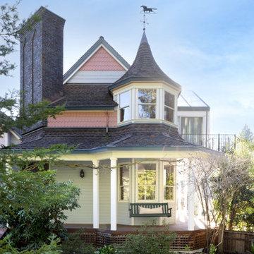 ECLECTIC SEBASTOPOL RETREAT