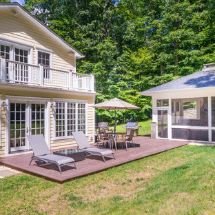 ワシントンD.C.の中サイズのトラディショナルスタイルのおしゃれな裏庭のデッキ (日よけなし) の写真