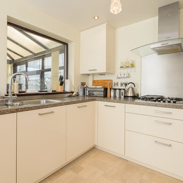 Neutral colours and chic design features, a modern twist to a classic kitchen