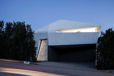 Contemporary exterior home idea in Los Angeles