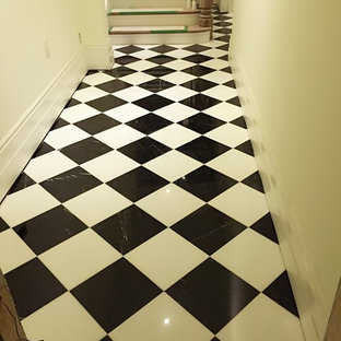 Idéer för en klassisk hall, med marmorgolv