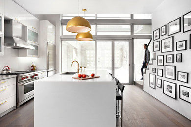 Inspiration for a modern kitchen remodel in Toronto