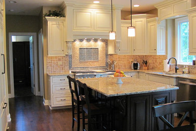 Elegant kitchen photo in Chicago