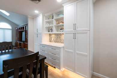 Dining room - dining room idea in New York