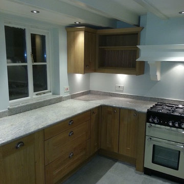 Clonmel knotty oak with Kashmir white granite