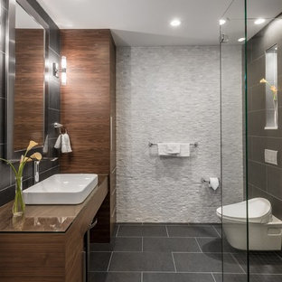 Bäder mit Glasfliesen und Schieferboden Ideen, Design & Bilder