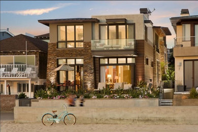 Example of a minimalist exterior home design in Los Angeles