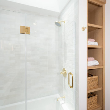 Abbott - Traditional Hall Bath