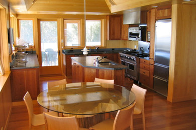 Minimalist kitchen photo in New York with stainless steel appliances