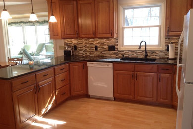 Kitchen - kitchen idea in Cleveland