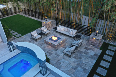 Example of a minimalist patio design in Tampa