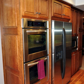 Dynasty, Brookside Sq., cherry, Butternut, Onyx