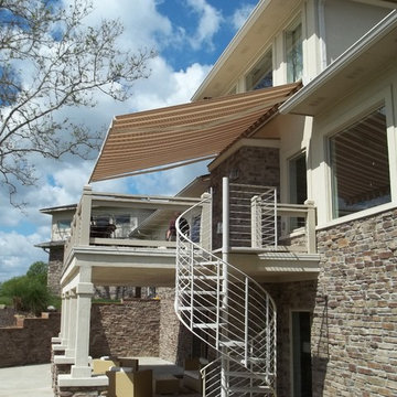 PATIO RETRACTABLE AWNINGS