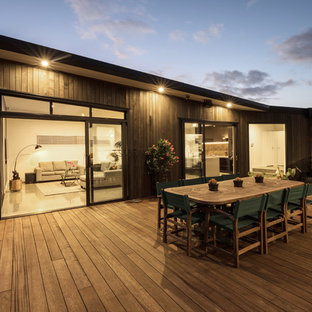 他の地域の中サイズのコンテンポラリースタイルのおしゃれな裏庭のデッキ (日よけなし) の写真