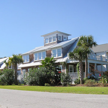 Restored Historic Beach Cottage on Isle of Palms - Bea's Nest