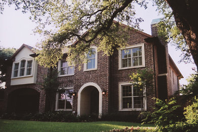 Inspiration for a transitional home design remodel in Houston