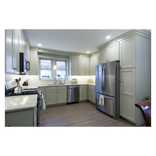 Renovation of a Classic U-shaped Kitchen - Traditional - Kitchen ...