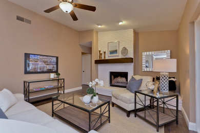 Example of a classic living room design in Tampa