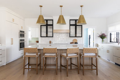 Kitchen - modern kitchen idea in Bridgeport