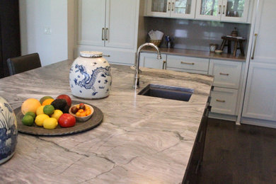 Example of an eclectic kitchen design in Charlotte