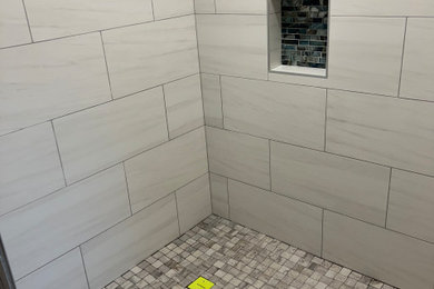 Inspiration for a modern bathroom remodel in Sacramento
