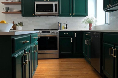 Eat-in kitchen - mid-sized l-shaped light wood floor eat-in kitchen idea in Chicago with green cabinets, white backsplash, an island and white countertops
